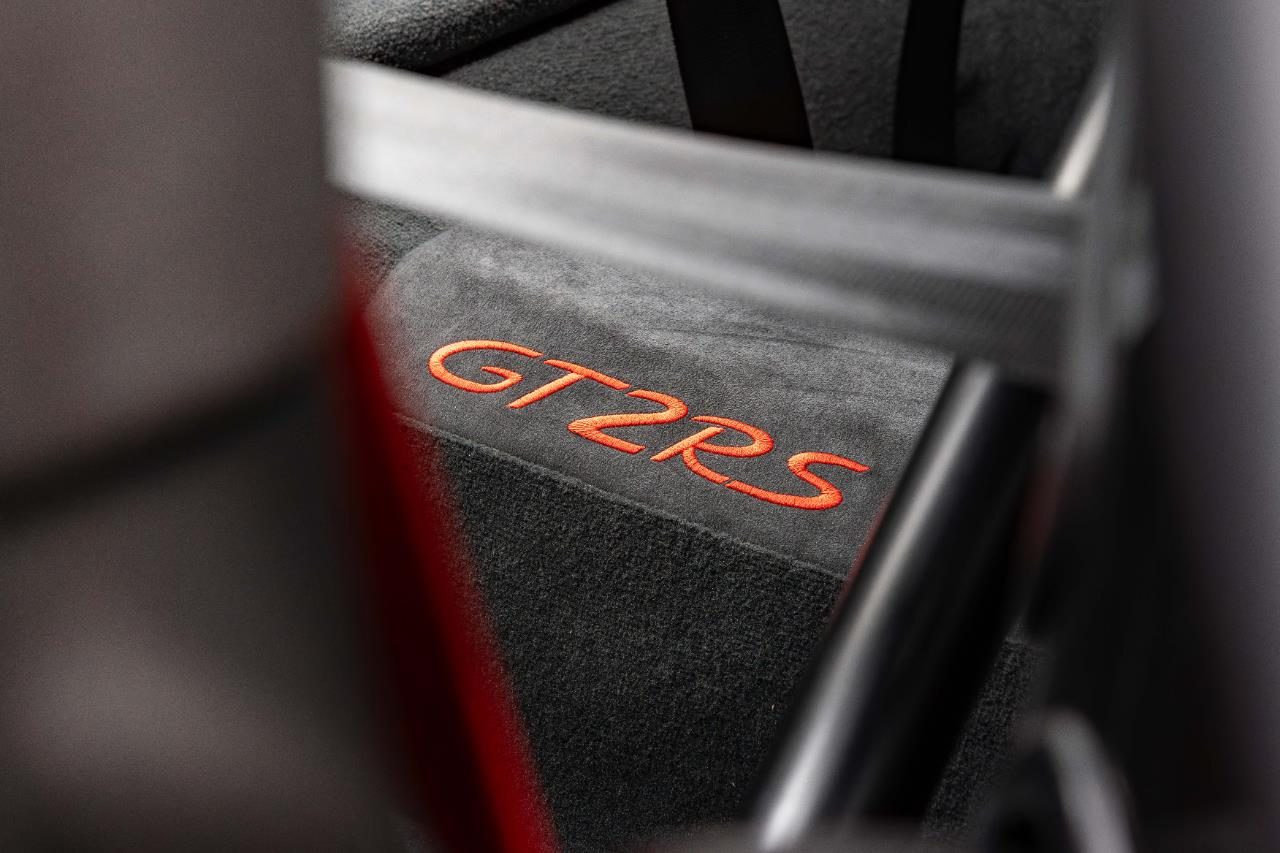 2019 Porsche 911 GT2 RS 3.8PT/6AM