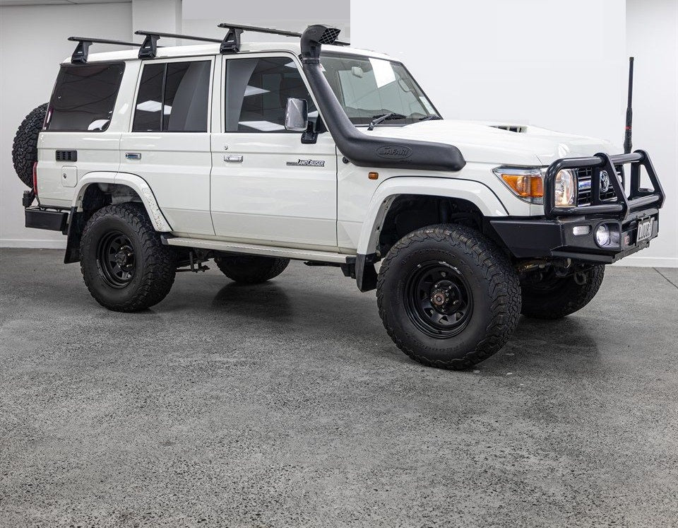2018 Toyota Land Cruiser LX 4.5DT/4WD/5MT