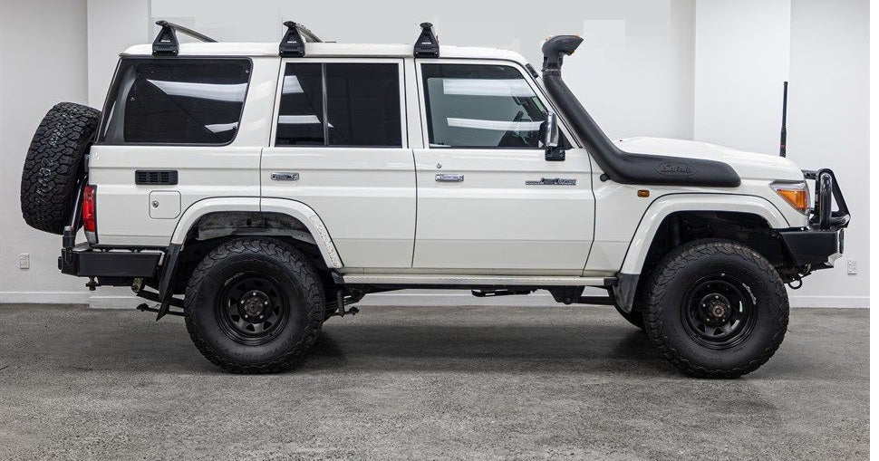 2018 Toyota Land Cruiser LX 4.5DT/4WD/5MT