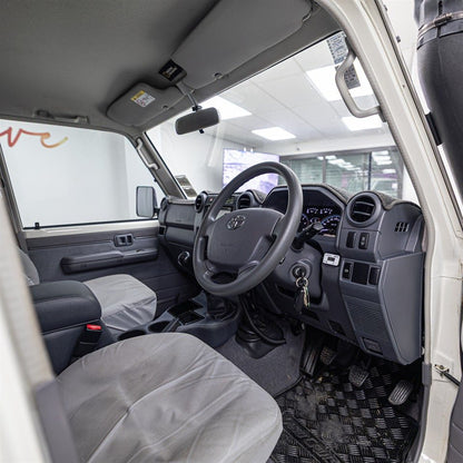 2018 Toyota Land Cruiser LX 4.5DT/4WD/5MT