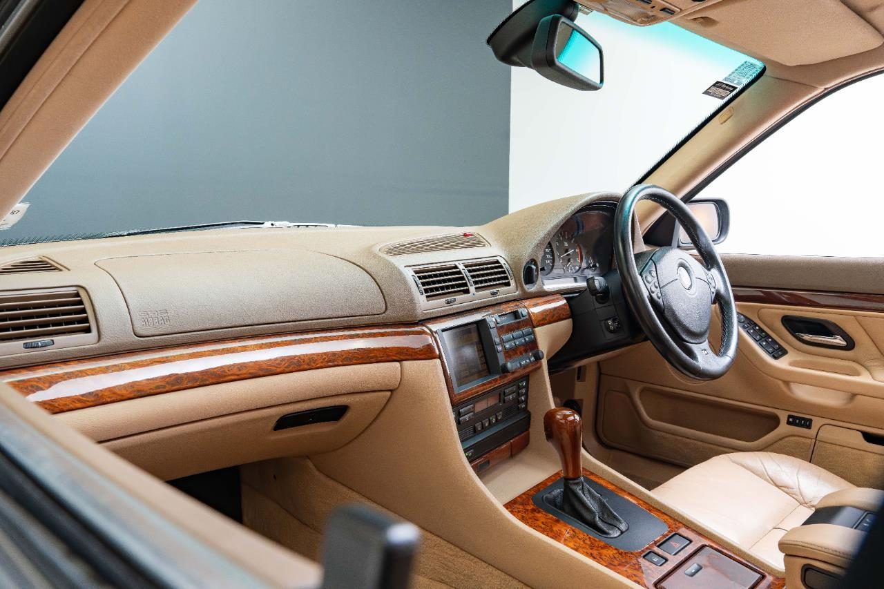 2000 BMW 740i