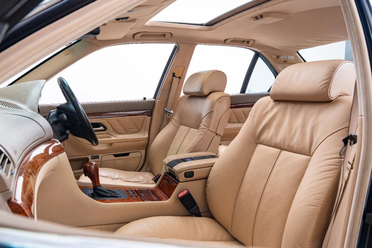 2000 BMW 740i