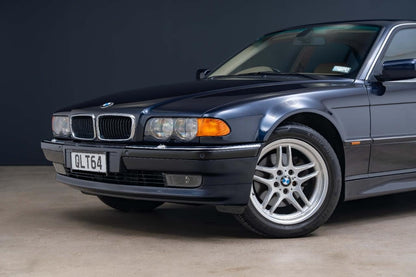 2000 BMW 740i