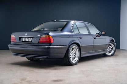2000 BMW 740i
