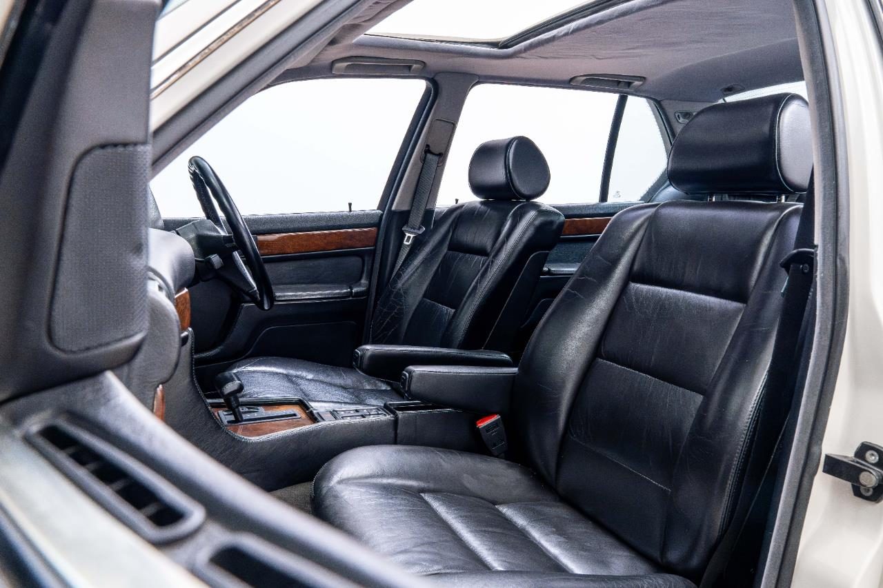 1989 BMW 750iL Sedan V12 (E32)