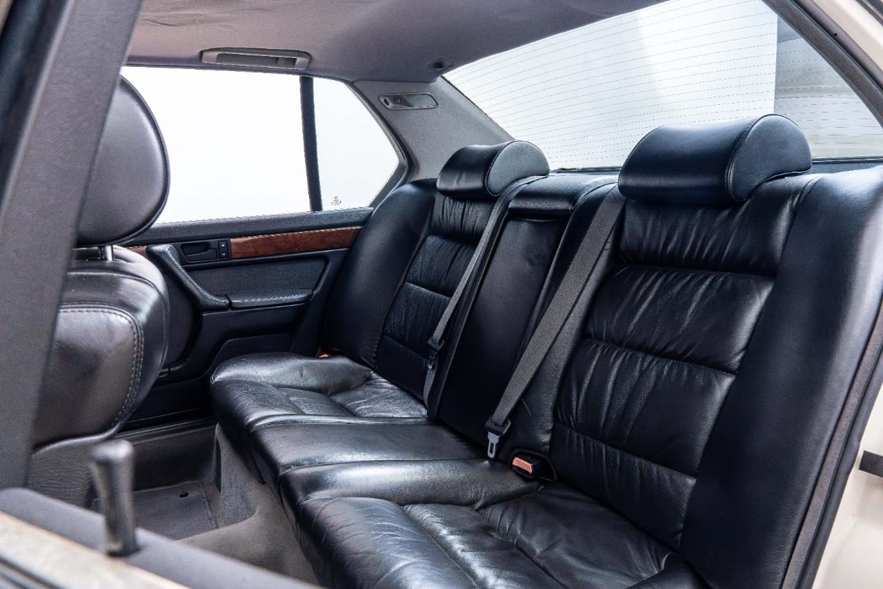 1989 BMW 750iL Sedan V12 (E32)