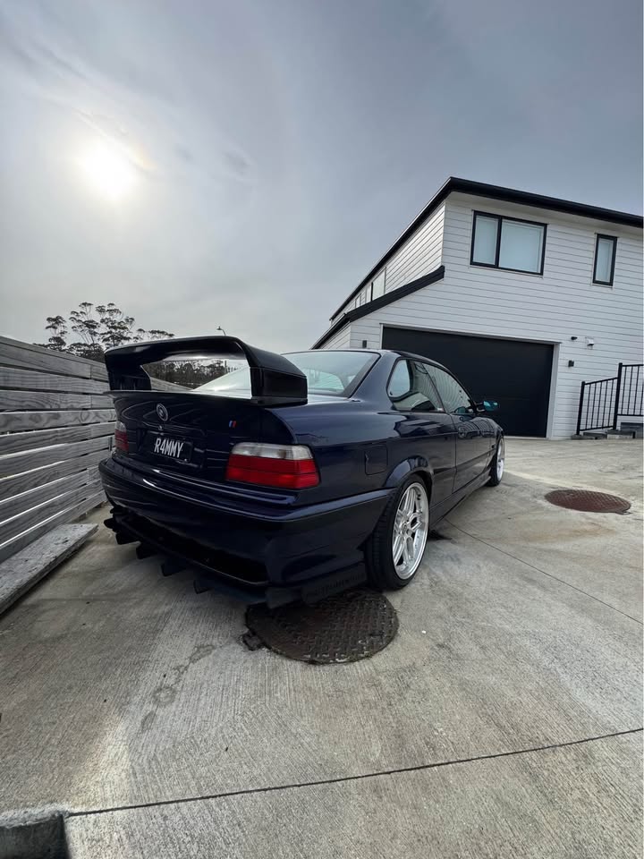 1995 BMW E36 320i coupe