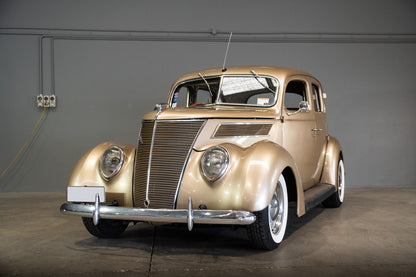 1937 FORD V8