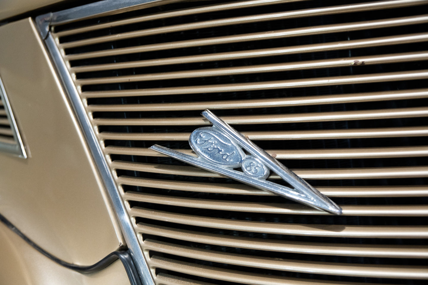 1937 FORD V8