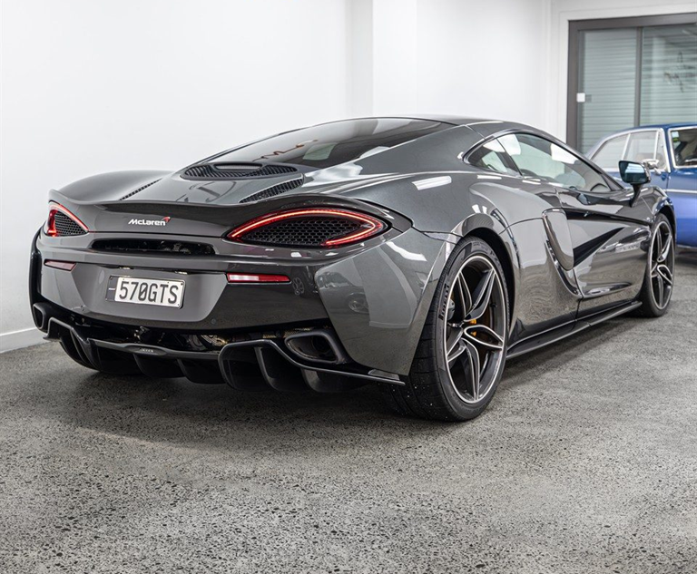 2017 McLaren 570GT