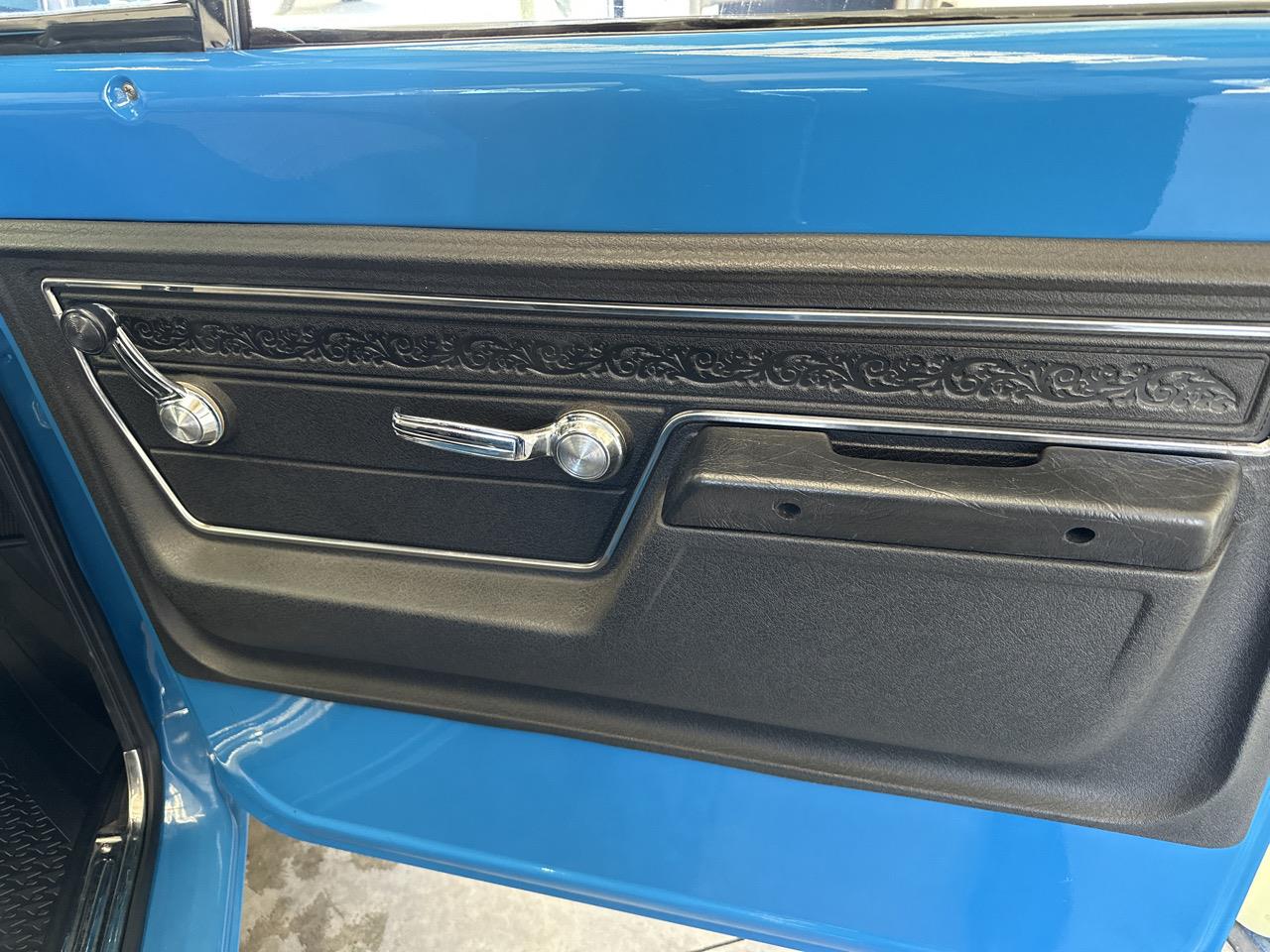 1972 Chevrolet C10 Stepside Short Bed Custom Deluxe Manual Trans